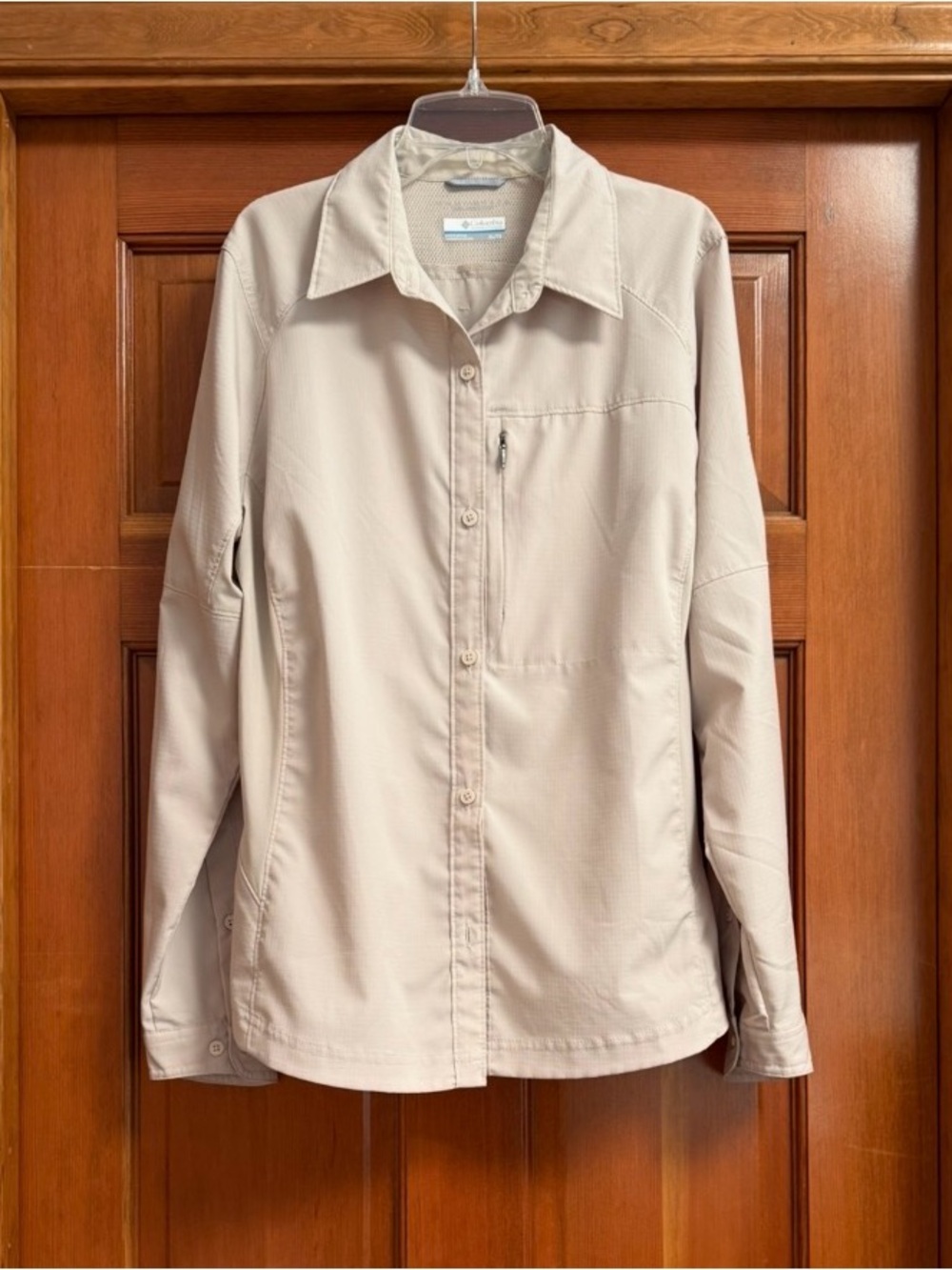 Columbia Women's Beige Lightweight Quick Dry Button Down Top